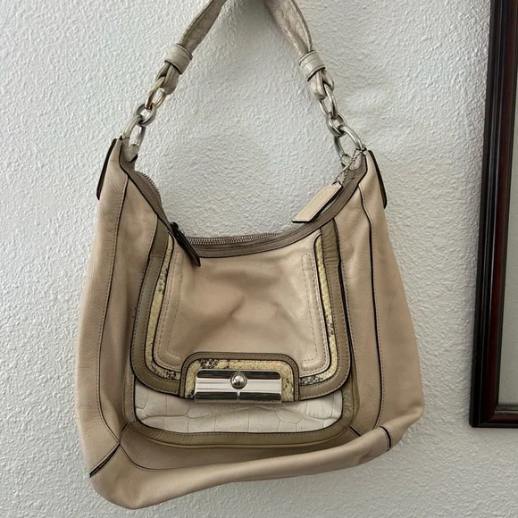 Coach Kristen Ivory Leather Shoulder bag - Picture 2 of 9